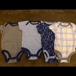 Newborn Onesies- NWOT!!!